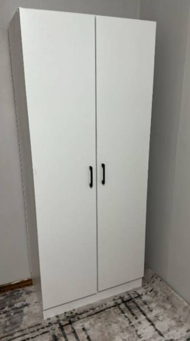 Шкаф продам для одежды с зеркалом