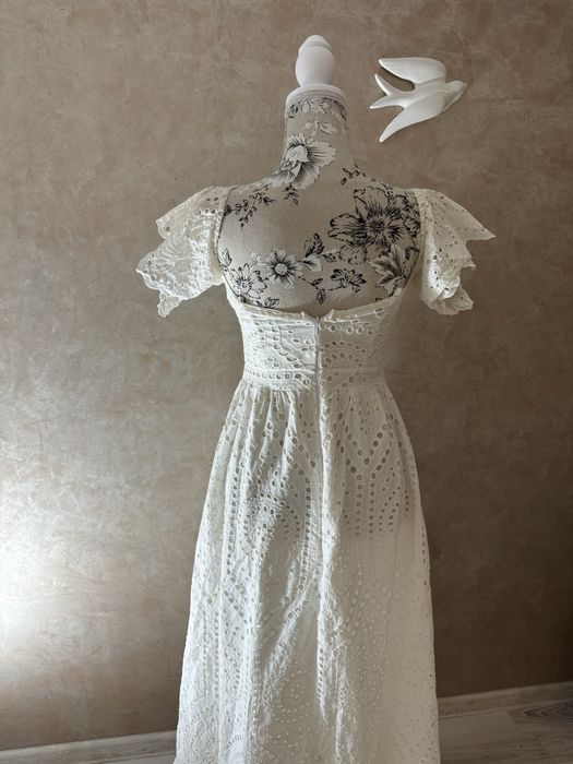 Rochie midi din broderie englezească!