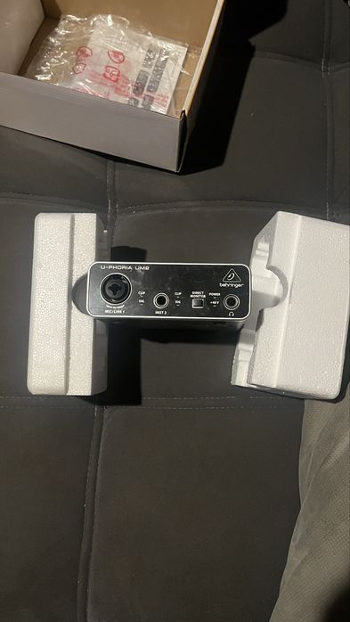 Звуковая карта Behringer U-Phoria UM2