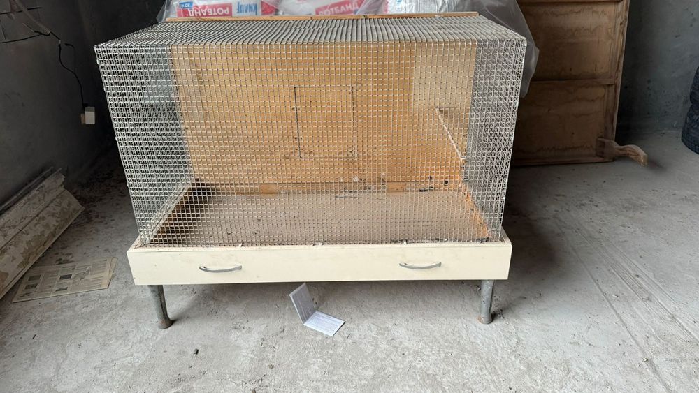 Клетка для птиц и домашних потомцев