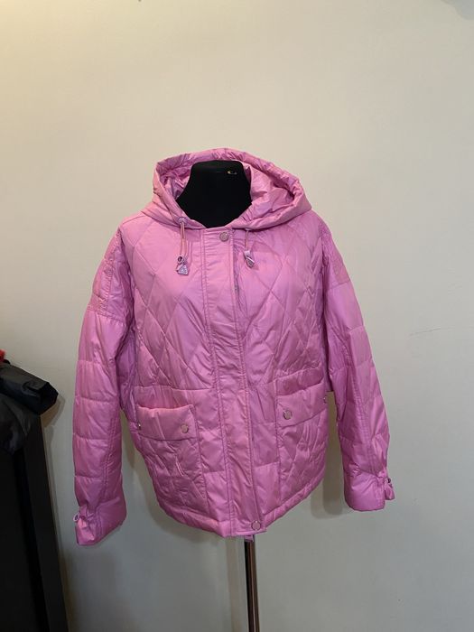 Куртка, ветровка на осень-весну.