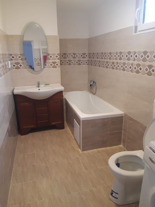 Inchiriez casa in Rosu
