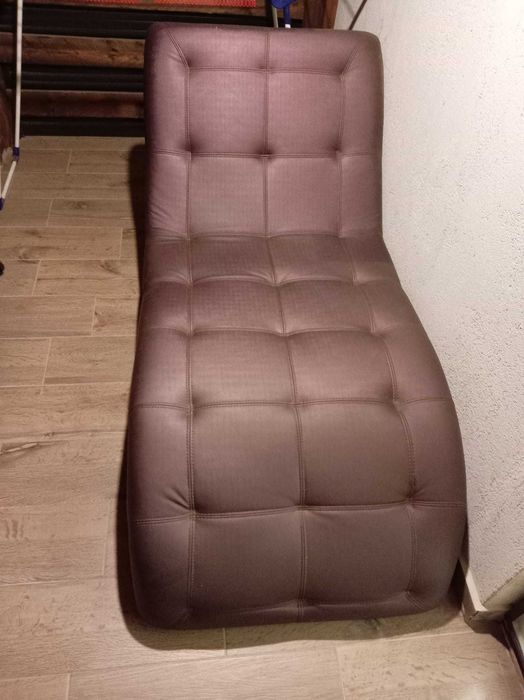 Fotoliu tip sezlong mov. Material catifea în stare foarte bună!  750 ron