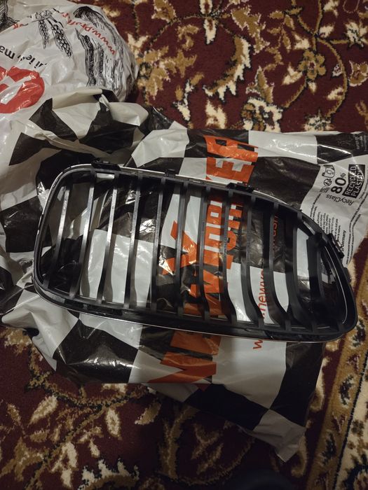 Grila Stânga față BMW originală E90/91 LCI  2008-2011