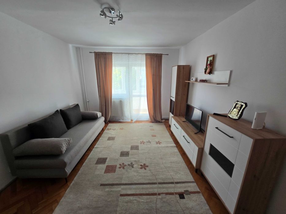 3 camere | semidecomandat | etaj 2 | 2 băi | centrală | bloc anvelopat | renovat recent