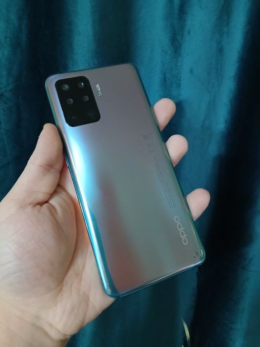 В продаже Oppo Reno5 lite.