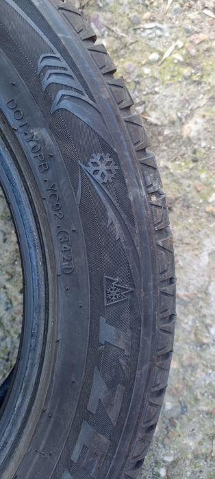 Гуми 225 55 17  с предпазен борд
