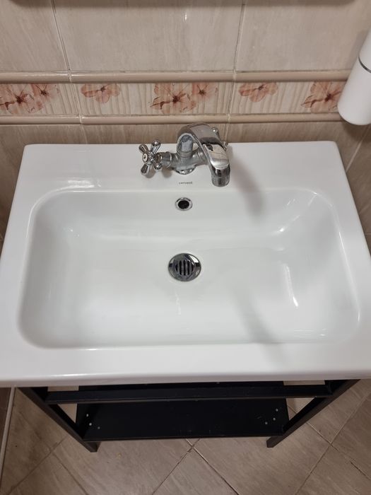 Раковина с тумбой в ванну