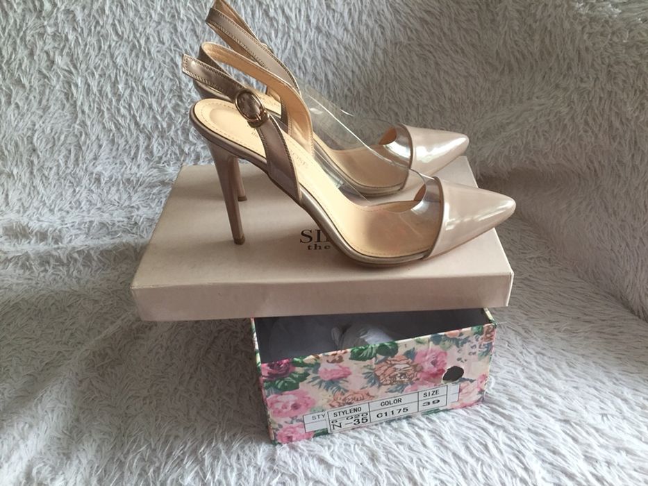 Продам туфли -босоножки.