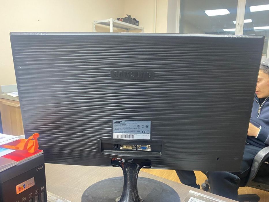 Мониторы срочно продаю