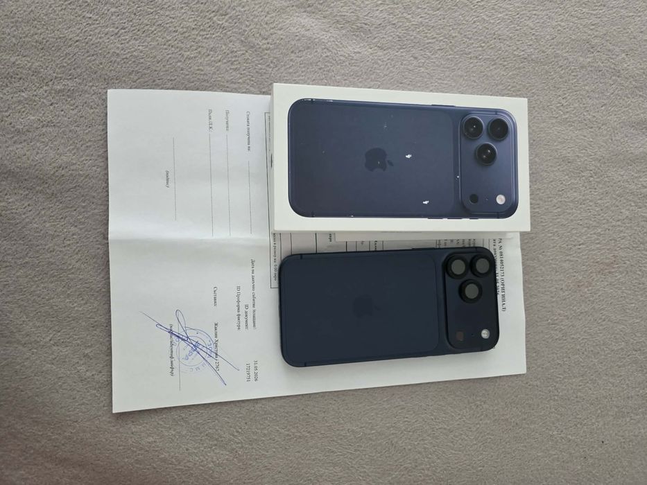 Продавам iphone 17 pro max Deep Blue,256 gb