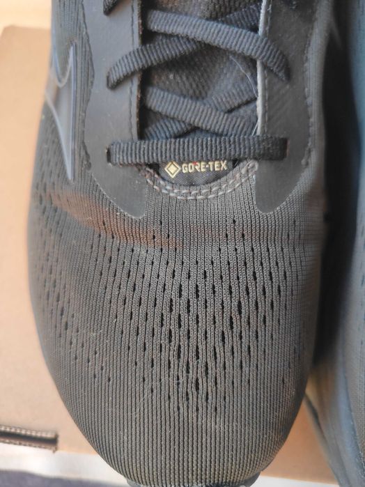 Маратонки NIKE   39 номер /40 номер Mizuno