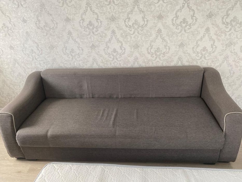 Продам добротный Диван