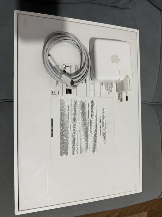 Apple MacBook Pro 13", 2022, M2, 8 ГБ, SSD 512 ГБ