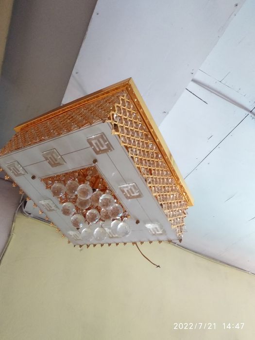 Новая красивая люстра