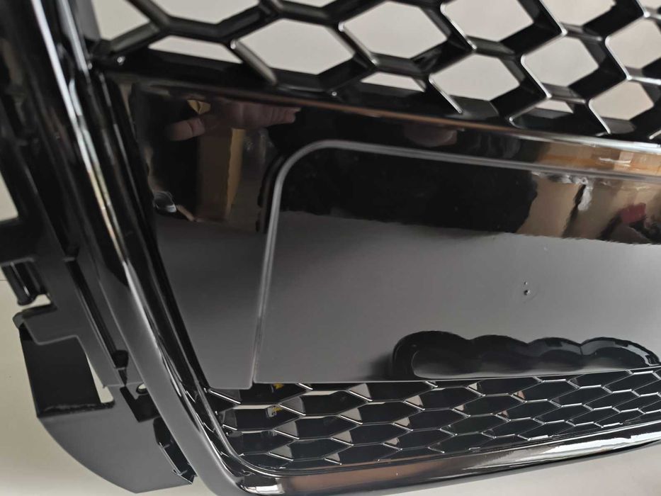 Решетка Без емблема Ауди А3 8П Фейслифт Пчелна AUDI A3 08-13 Гланц