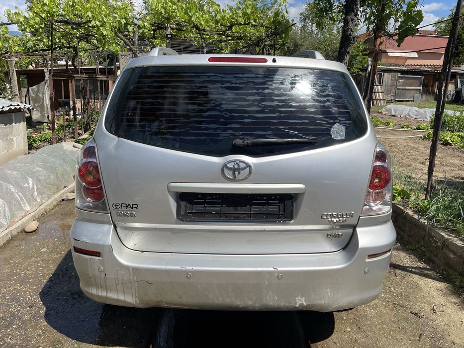 Тойота Корола Версо на части