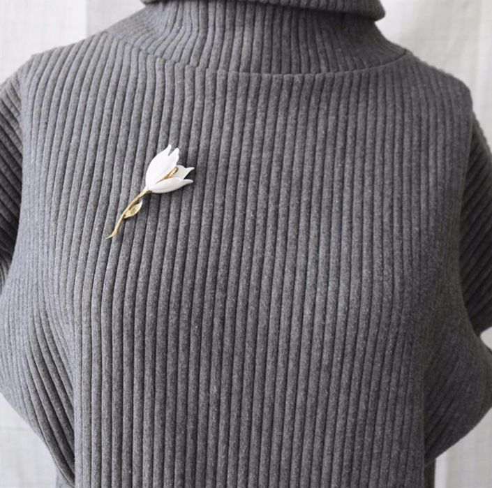 Продам две броши