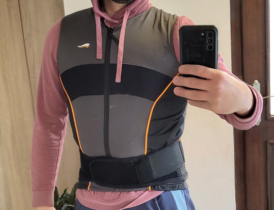 Vând protecție coloană, sport