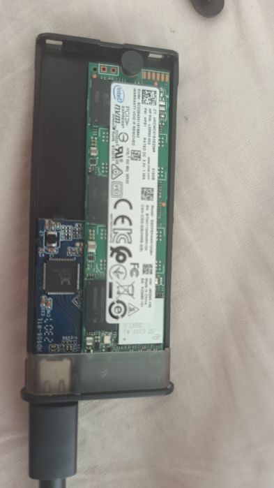 Vând ssd 512 gb cu Rack usb 3.1 extern