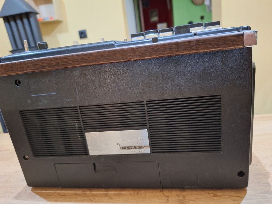 Радио, касетофон HITACHI