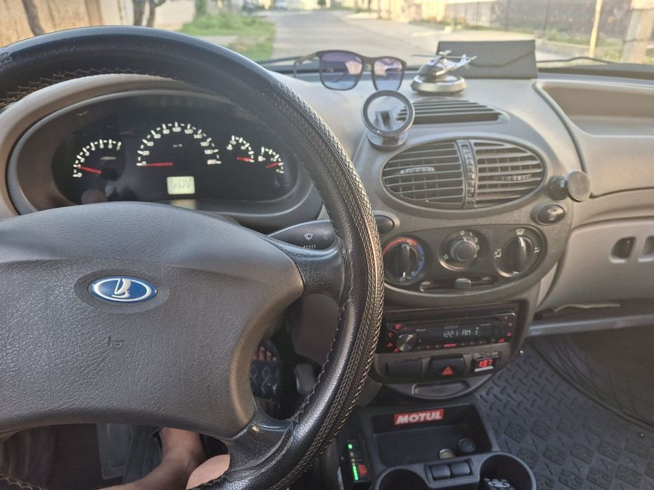 Lada Kalina sotiladi 3000$