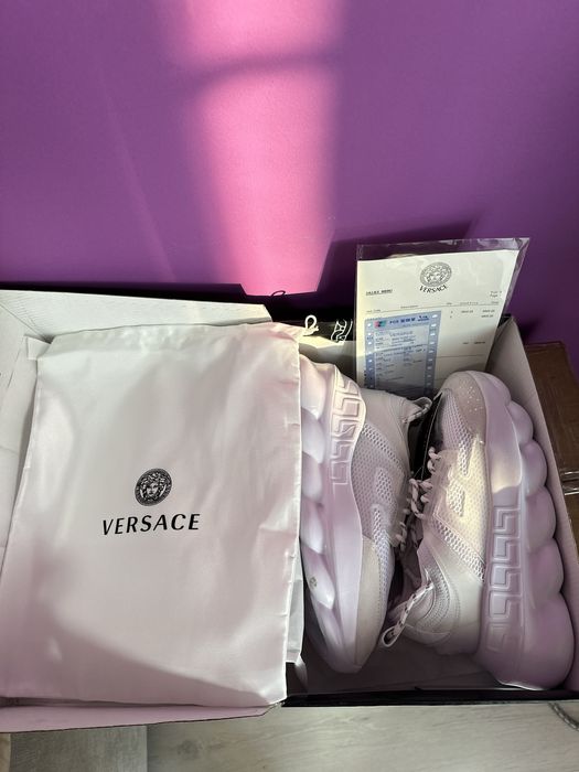 Versace chain reactions