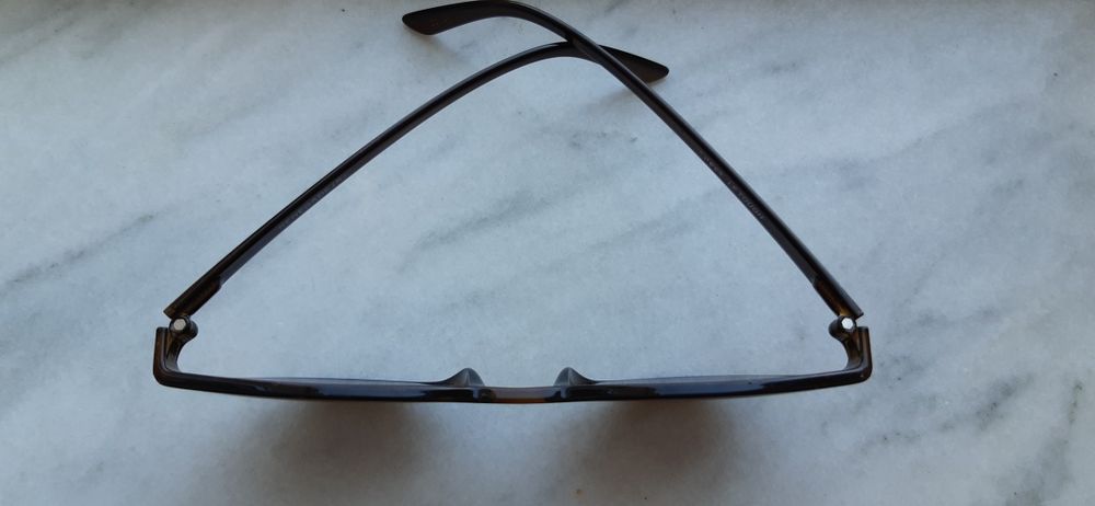 Le Specs Renegade unisex. Pret achizitie 260ron.