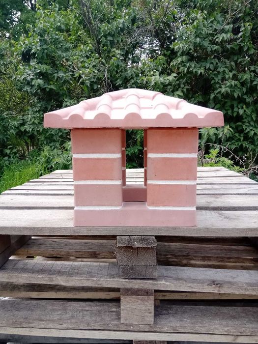 Тротоарни плочки, шапки за комин и огради, колони, балюстри и други.