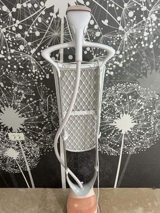 Aparat de călcat vertical Philips ComfortTouch GC557/30.