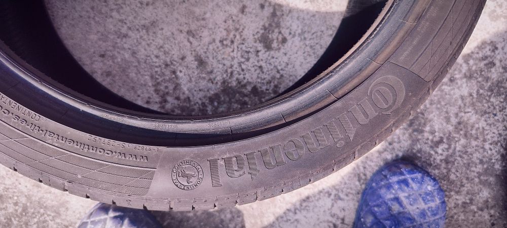 Vând 4 cauciucuri Continental 245 40 R18