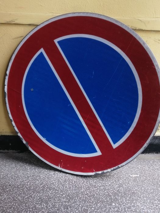 Знак Б 27 забранен престоя  и паркирането. Б 28.