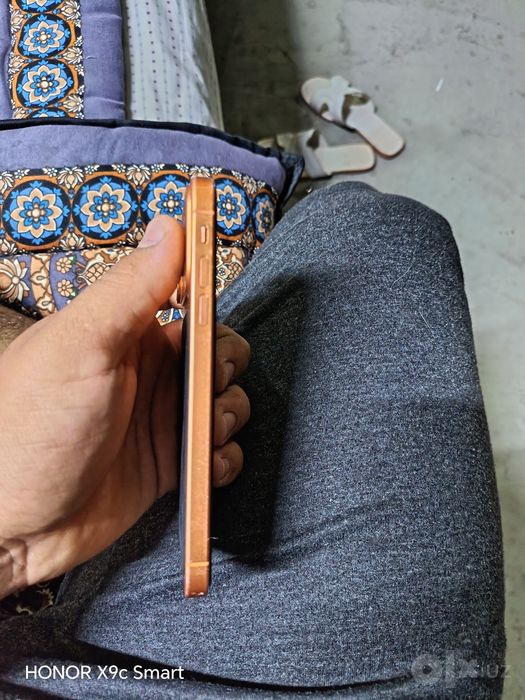 Iphone 11 17pro korpusda sotilad yoki obmen yonida chaqa chuqalari bor