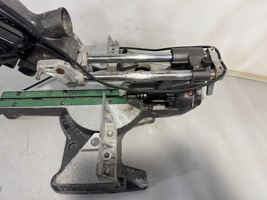 Циркуляр пендула - Hitachi C8FSE 216mm / 1050 W