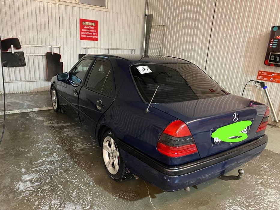 Машина Мерседес  С180