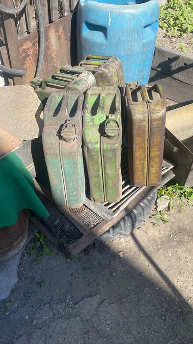 Продам канистры под бензин