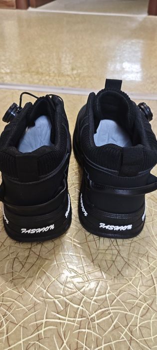 Мужские кроссовки (новые)