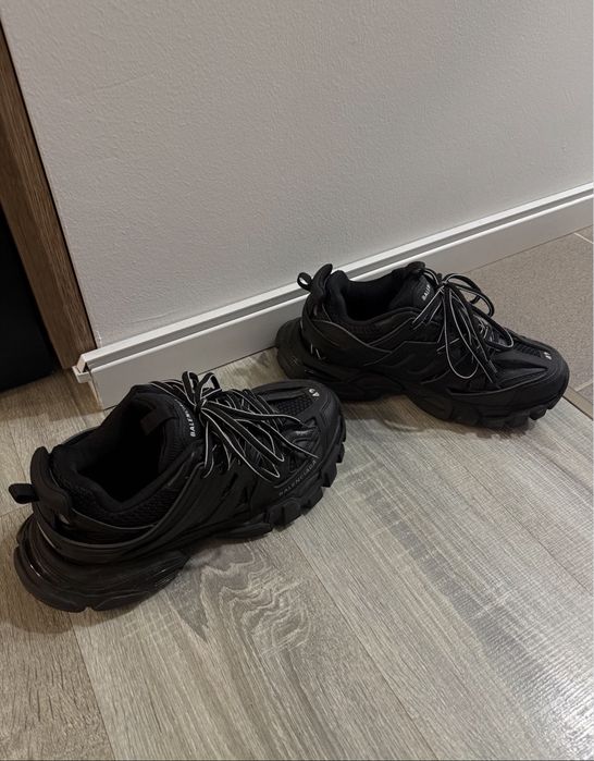 Balenciaga track