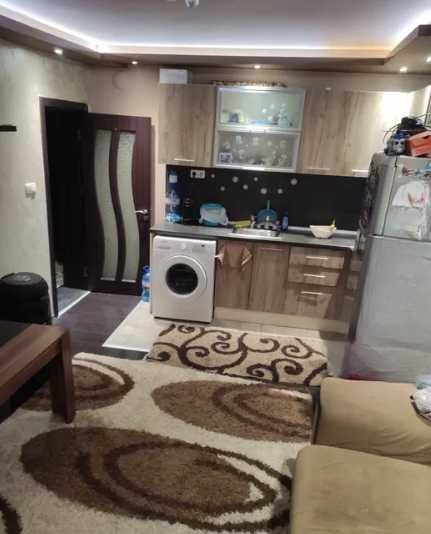 Етаж от къща + сутерен, кв. Прослав