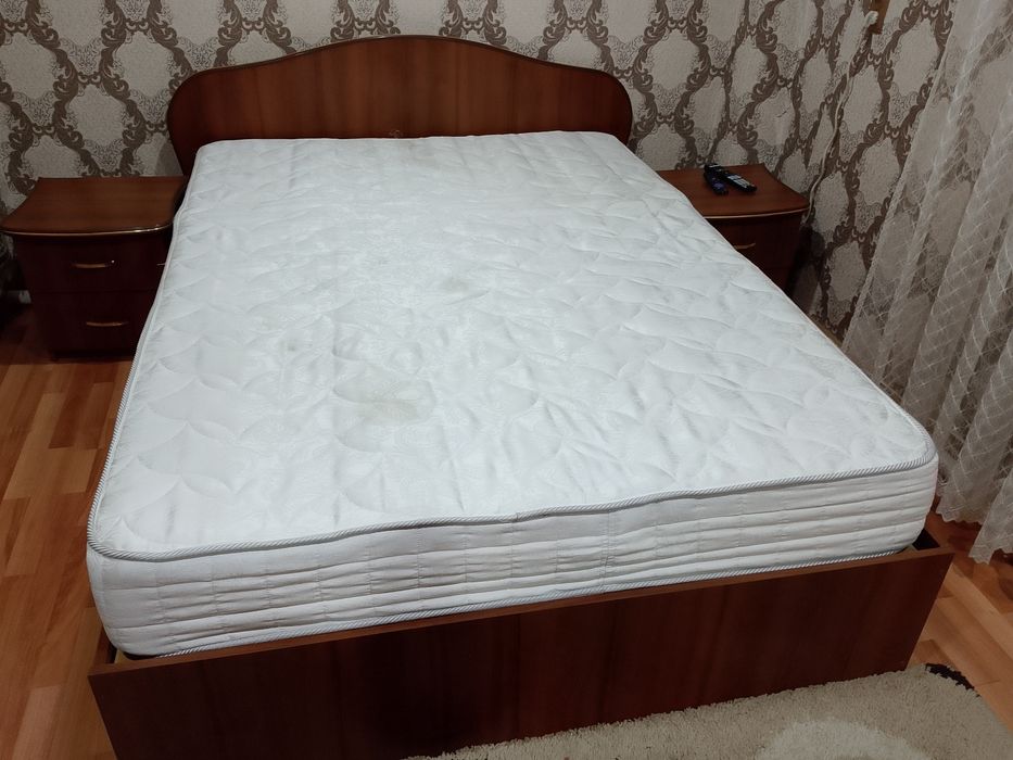 Продам спальный гарнитур