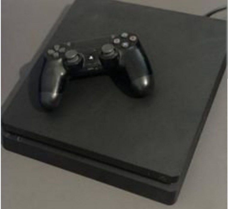 Playstation 4 slim yangi uyinlari bor xolati zur aybi yuq srochniy sot