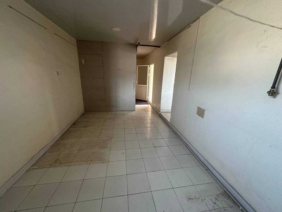 Здание под магазин и пекарню на оживлённой улице