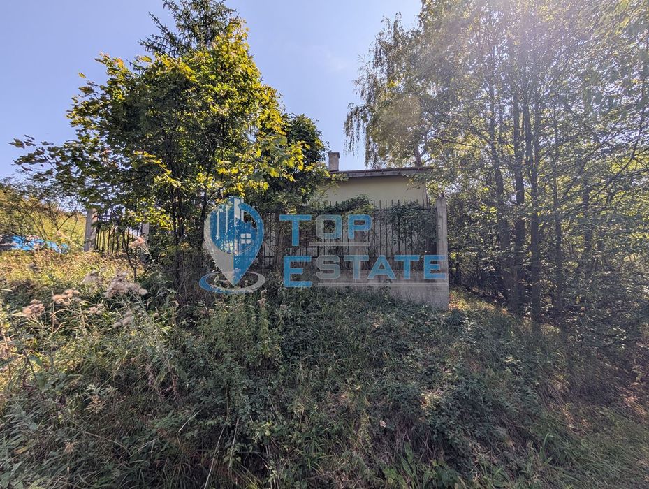 Едноетажна къща в централната част на Стара планина, в землището на с