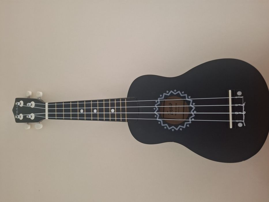 Чёрное укулеле,покупала на каспий