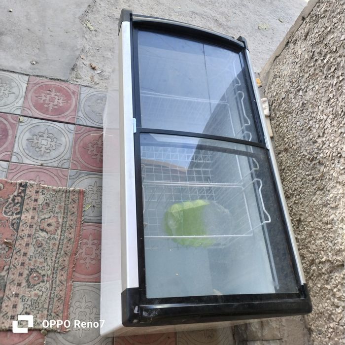 Морозильник, столы, стулья