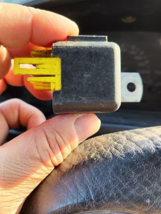 Реле бензонасоса Мазда 323f