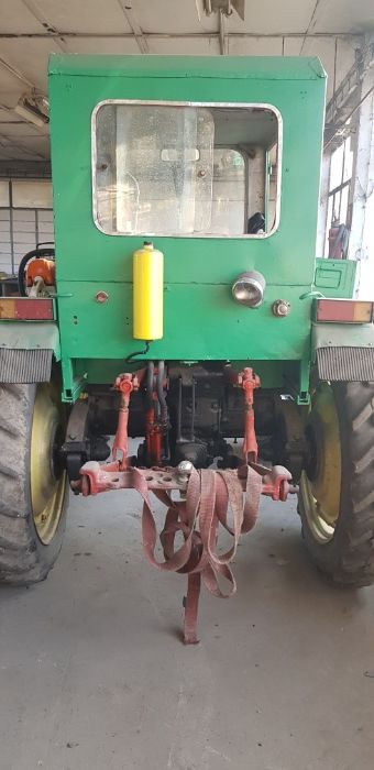 Трактор DT 20 с кабина,гребло,лебетка до 3т. имам и за части