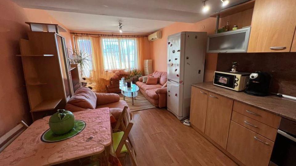 Дава се под наем Двустаен апартамент в Варна, Погреби - 61 кв.м за 425 € - Снимка #2