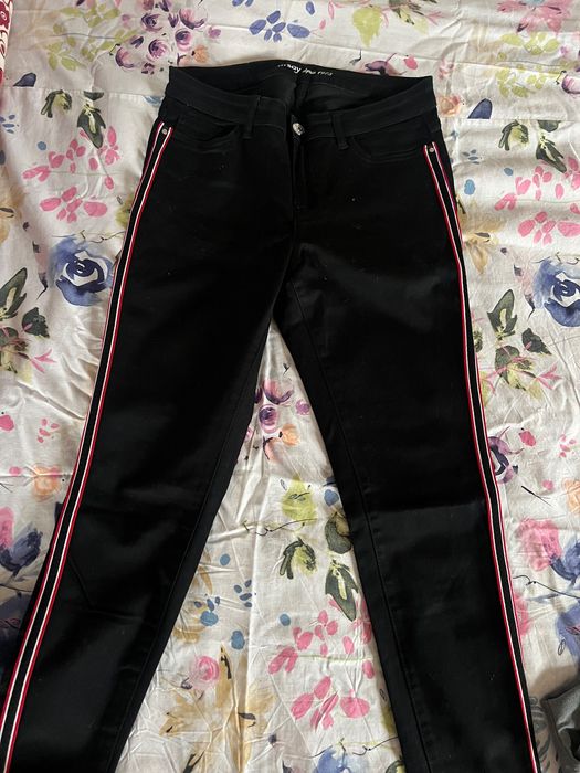 Дрехи дънки и пола