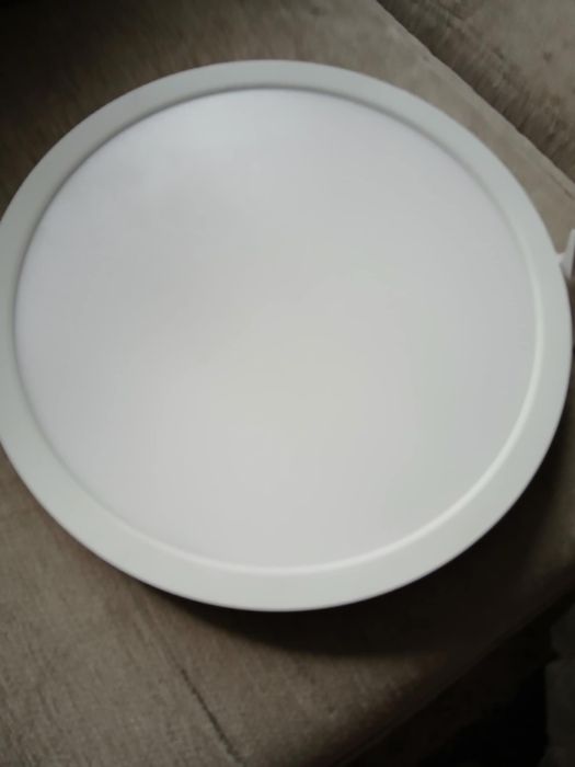 Vând aplica reglabila